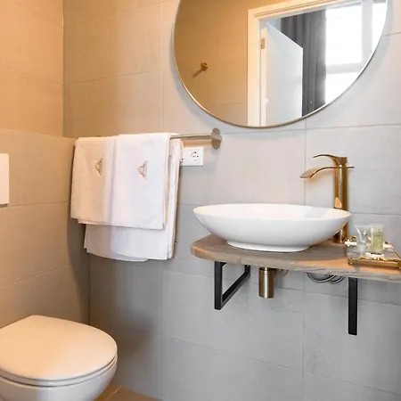 The Velvet Hotel 3*
