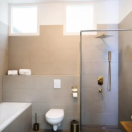 The Velvet 4* 海牙