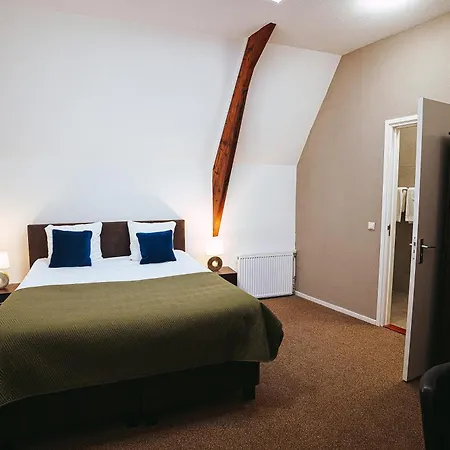 The Velvet 4* Χάγη